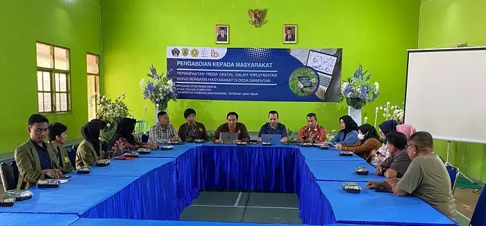 Dosen Bisnis Digital UPN Veteran Jawa Timur menggalakkan peningkatan digitalisasi di Desa Sawentar melalui Grup TPS 3R