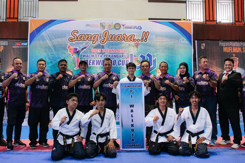 Piala Taekwondo Wali Kota Pekanbaru resmi dibuka