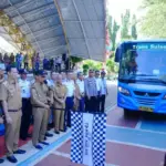 Prof.  Zudan Arif Fakrulloh meluncurkan dua unit bus Trans Sulsel